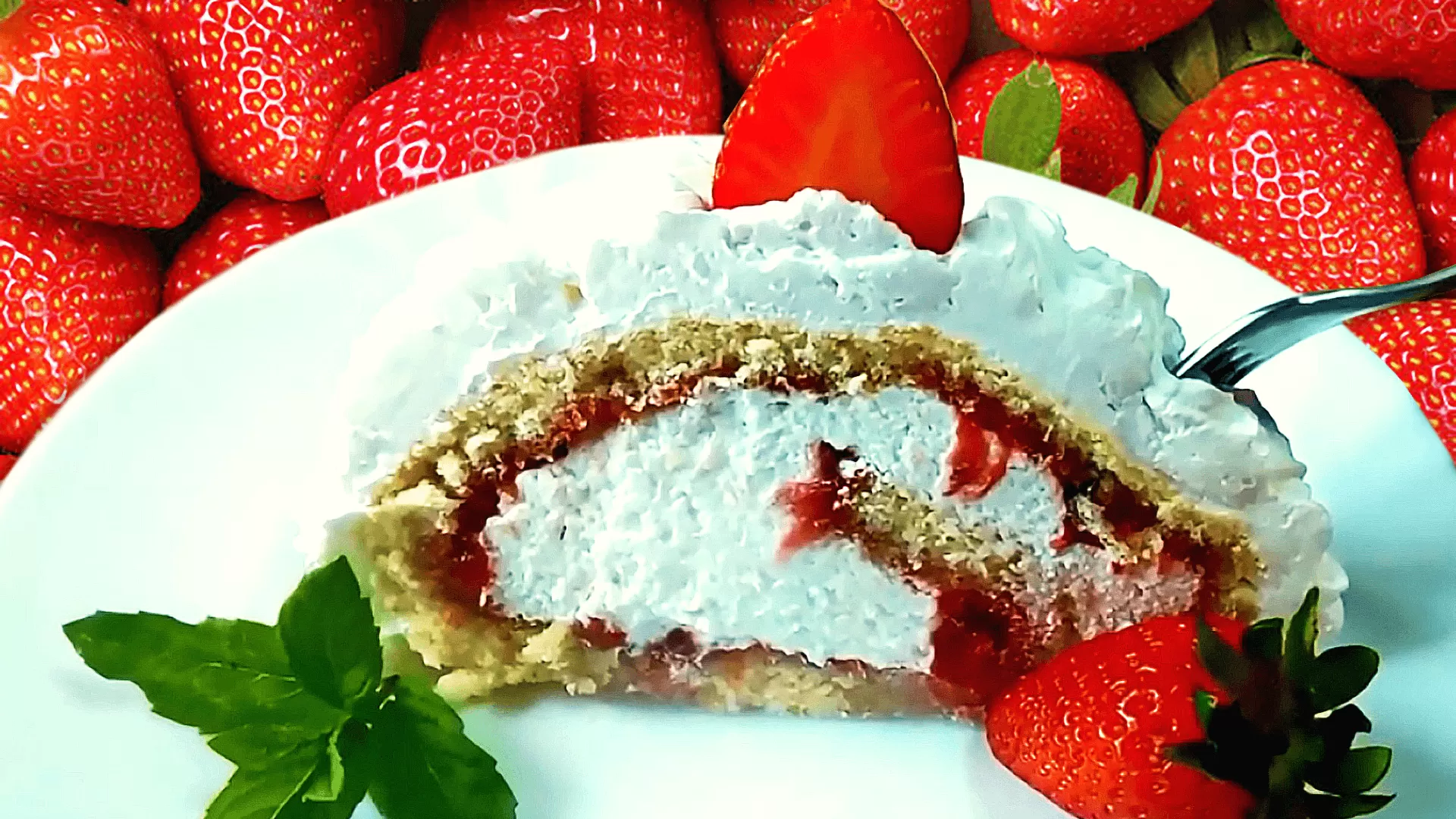 Strawberry Swiss Roll Cake Recipe